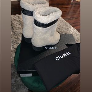 Chanel shearling/calfskin boots